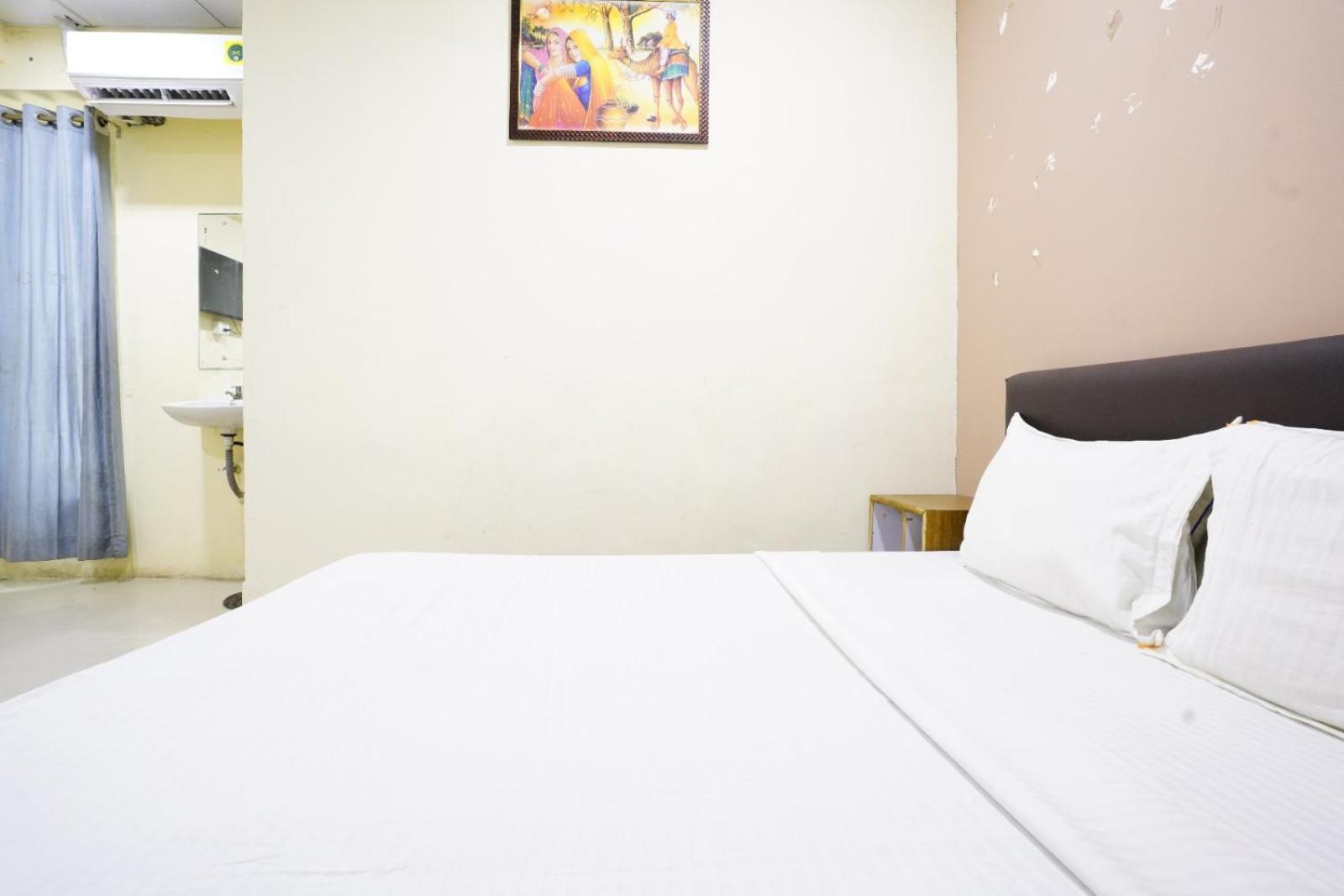 Hotel Nova Rooms Atlanta Shopping Surat Exterior foto